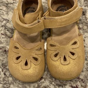 Livie and Luca gold petals size 12.